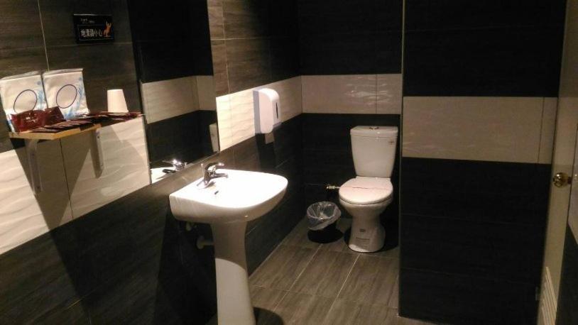 Roppongi Motel Pingtung Zewnętrze zdjęcie